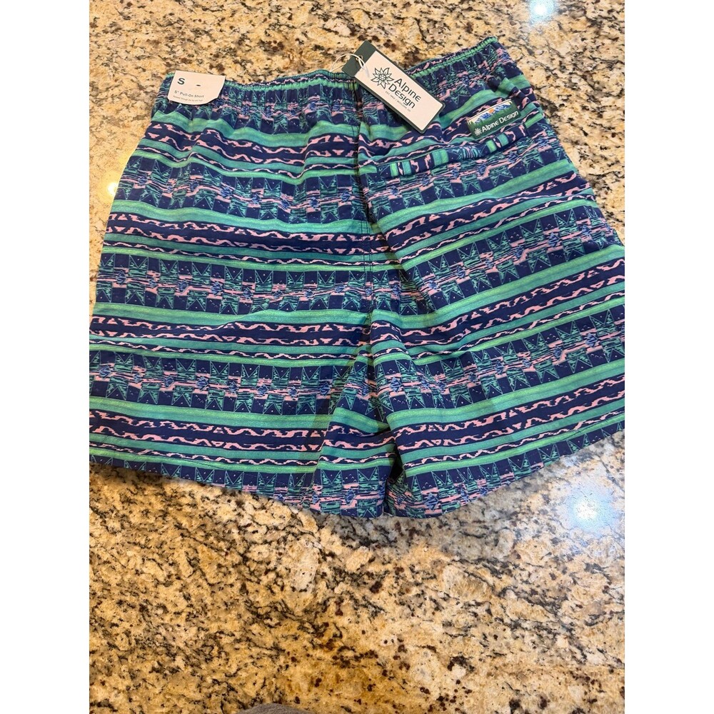 Men’s shorts alpine design size small